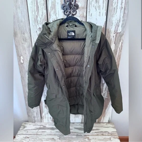 North Face Caysen Parka - Size L